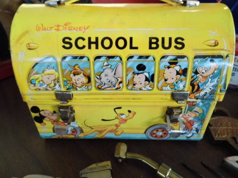 lot 152 image: Vintage Metal Lunchbox - Antique Tools