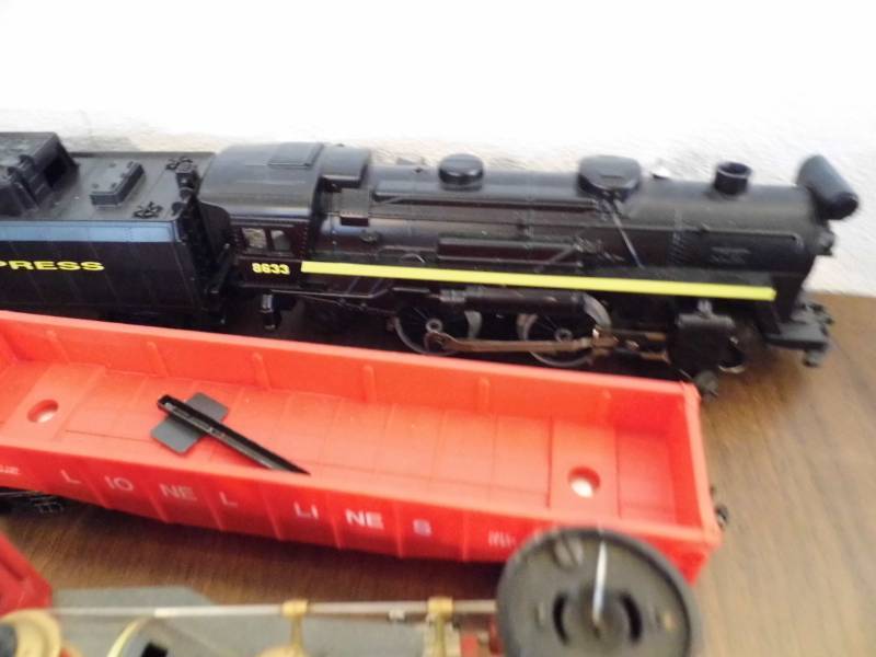 lot 157 image: Assorted Lionel Train Cars - Engines