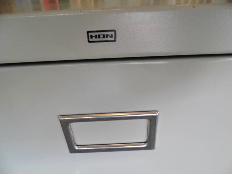 lot 182 image: 2 Drawer File Cabinet