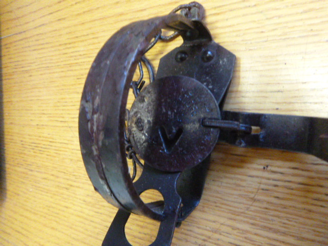 lot 27 image: Hunting Animal Traps