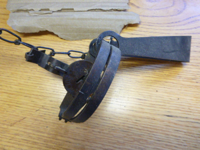 lot 29 image: Hunting Animal Traps