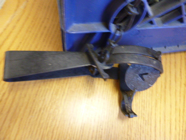 lot 32 image: Hunting Animal Traps