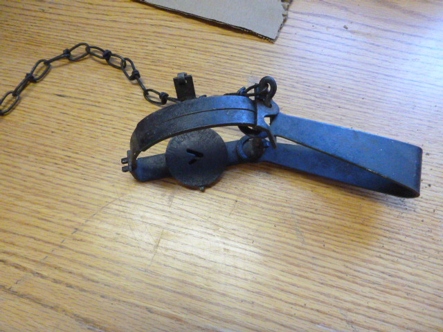 lot 33 image: Hunting Animal Traps
