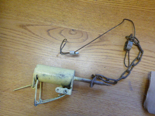 lot 39 image: Hunting Animal Traps