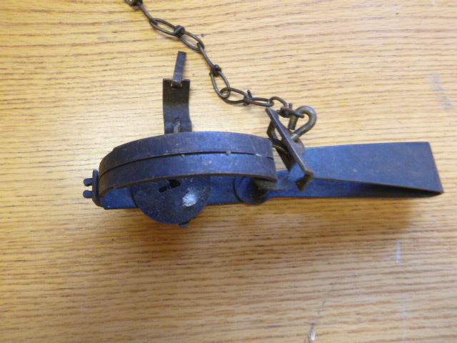 lot 41 image: Hunting Animal Traps