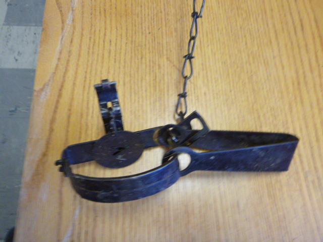 lot 42 image: Hunting Animal Traps