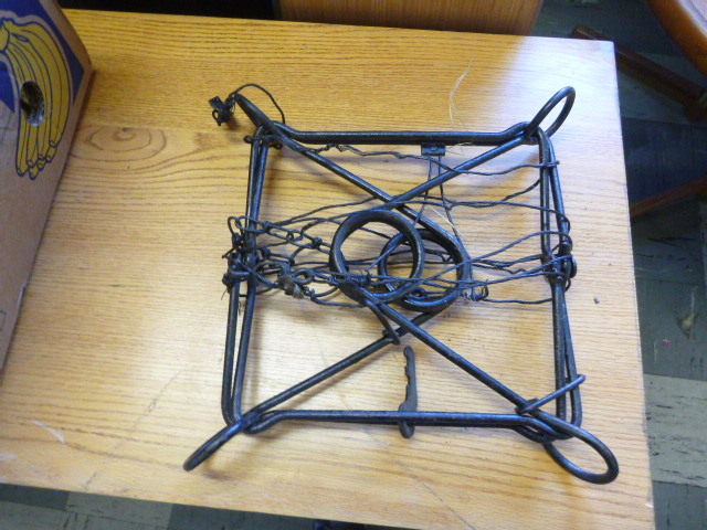 lot 44 image: Hunting Animal Traps