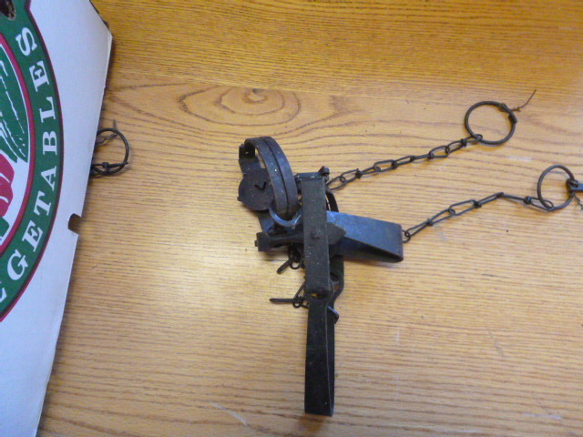 lot 58 image: Hunting Animal Traps