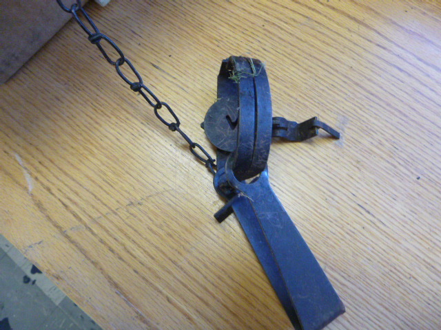 lot 59 image: Hunting Animal Traps