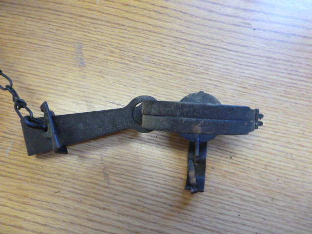 lot 60 image: Hunting Animal Traps
