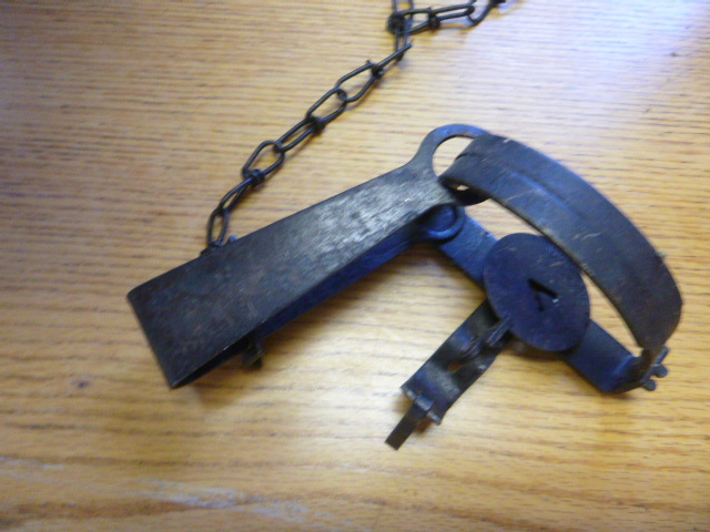 lot 61 image: Hunting Animal Traps