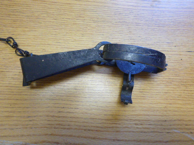 lot 64 image: Hunting Animal Traps