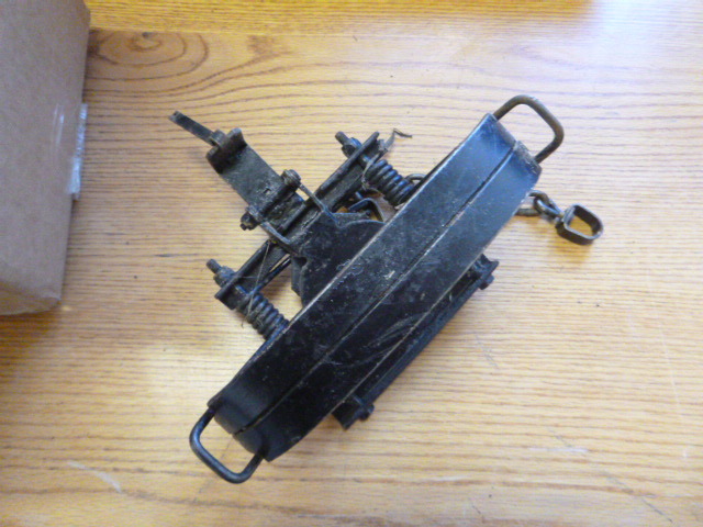 lot 65 image: Hunting Animal Traps