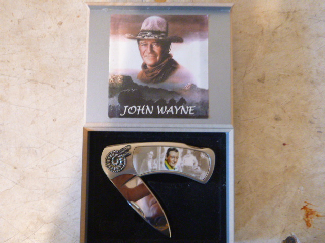 lot 107 image: Collectors Knife