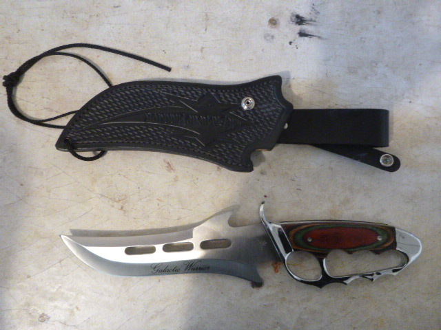 lot 111 image: Collectors Knife