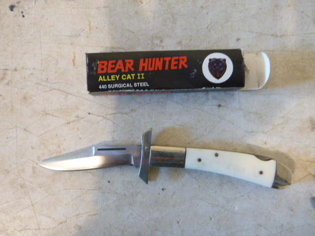 lot 137 image: Bear Hunter Knife