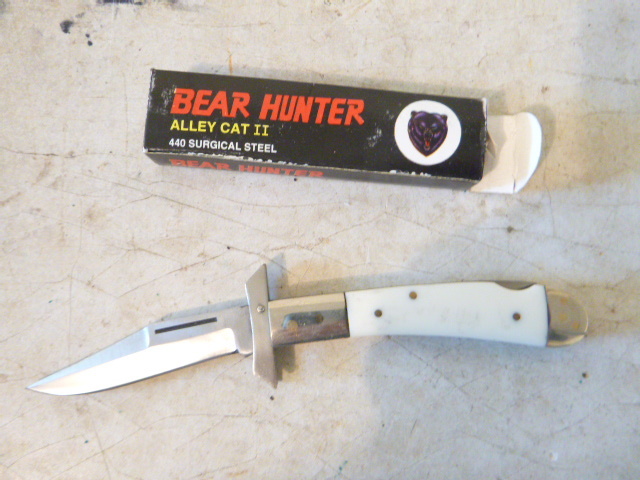 lot 138 image: Bear Hunter Knife