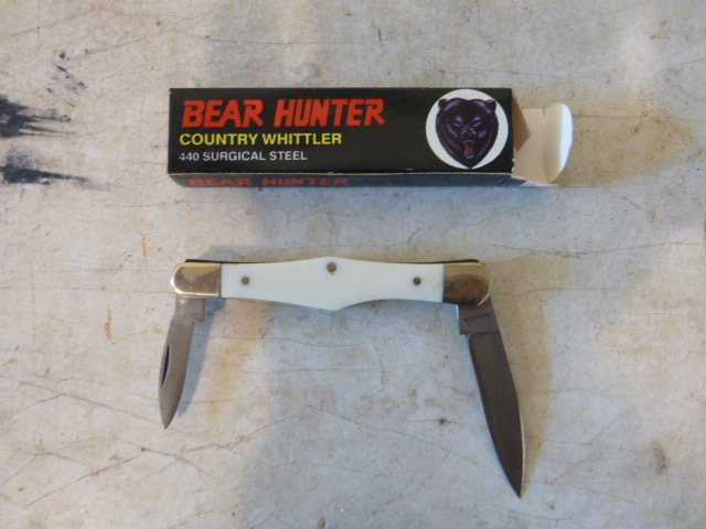 lot 140 image: Bear Hunter Knife