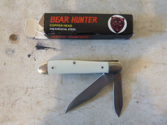 lot 141 image: Bear Hunter Knife