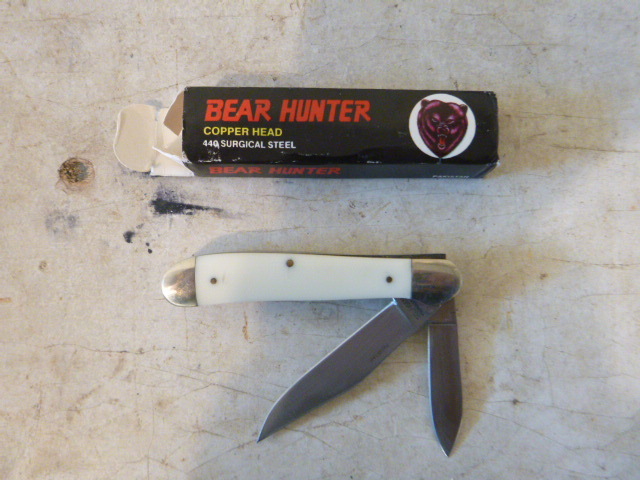 lot 142 image: Bear Hunter Knife
