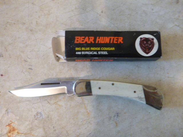 lot 147 image: Bear Hunter Knife