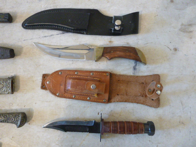 lot 164 image: Bundle of Knives