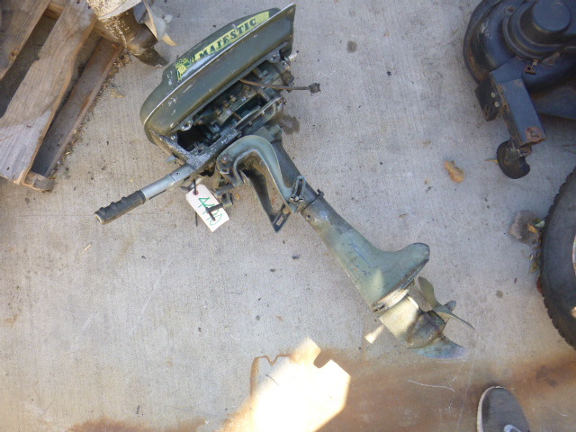 lot 78 image: Majestic 2 HP Boat Motor