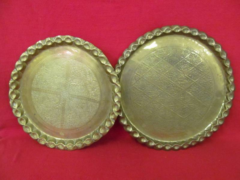 lot 2 image: 2 Brass wall dcor platters