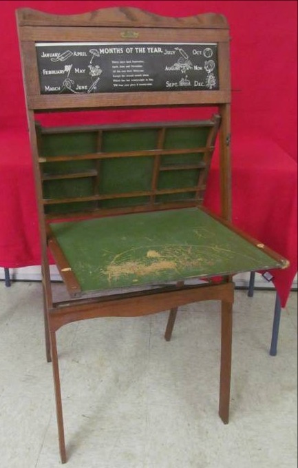 lot 14 image: Vintage student easel, with chalkboard, lithoboard with scroll (22 x 47)