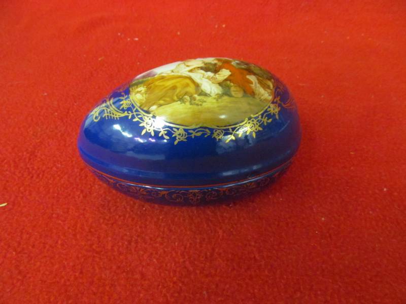 lot 15 image: Cobalt blue porcelain tinket dish