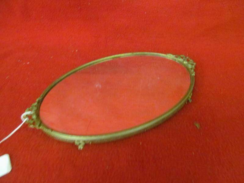 lot 16 image: Vintage footed dresser tray