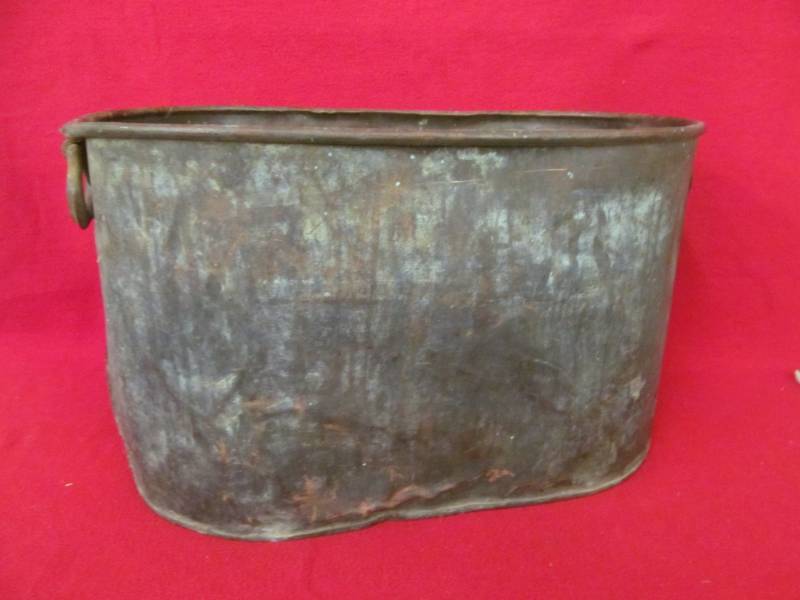 lot 28 image: Copper Boiler pan (22 x 12 x 13)