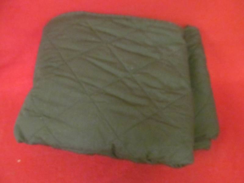 lot 30 image: Fitted twin bed cover (Brown quilted)
