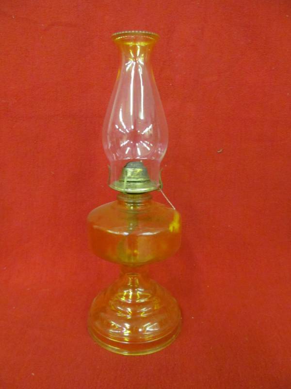 lot 41 image: Vintage gold oil lamp PMA manufacturing with amber chimney