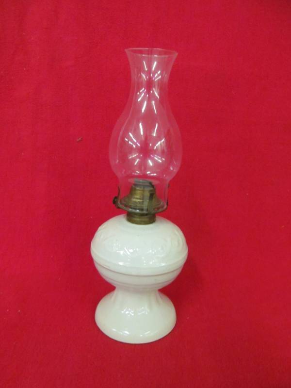 lot 42 image: Vintage Stoneware Kerosene lamp (very rare)