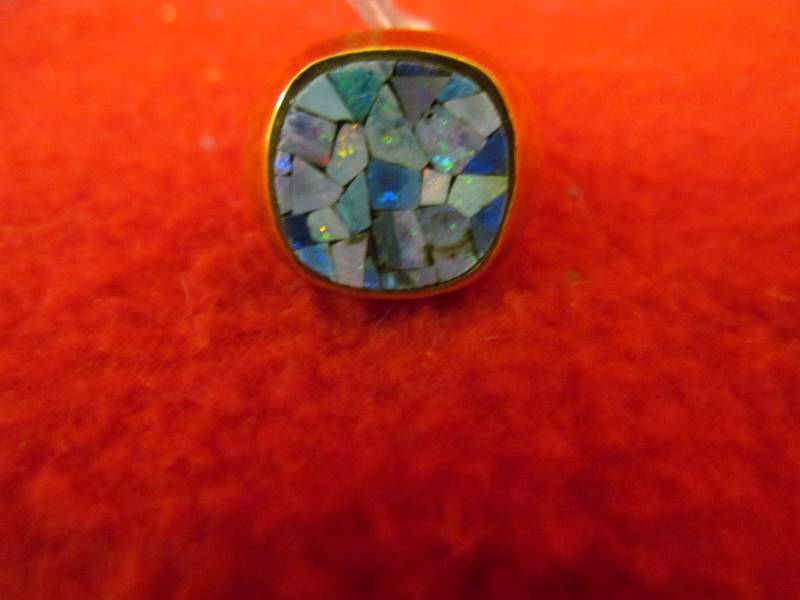 lot 87 image: Mens opal mosaic gold tone ring (jeweler appraised value $40.00)