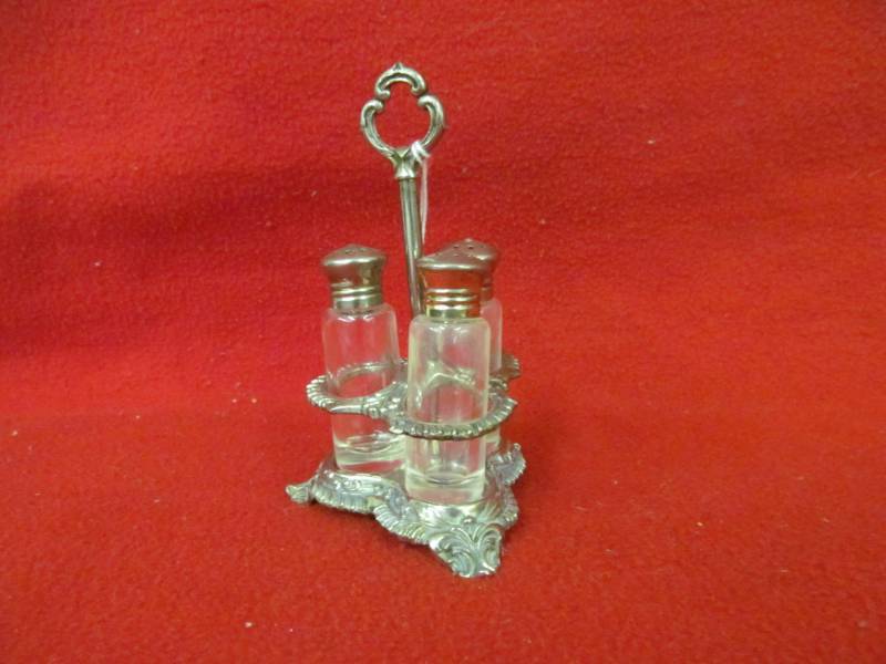 lot 97 image: Breakfast or lunch coaster with 3 shakers