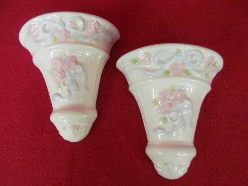 lot 99 image: Set of 2 Ceramic wall pocket vases, pink roses with ribbons and bows