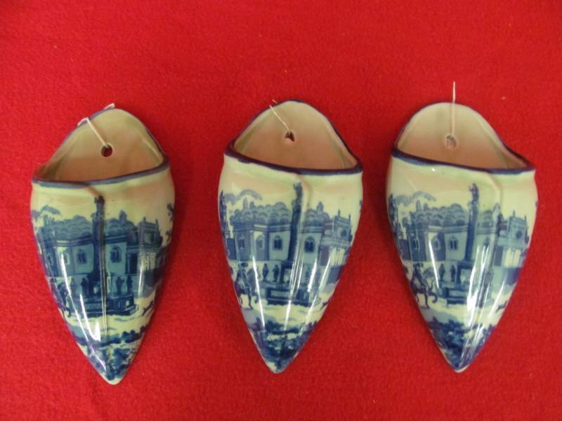 lot 100 image: 3 Victoria ware Ironstone Transfer ware wall pocket