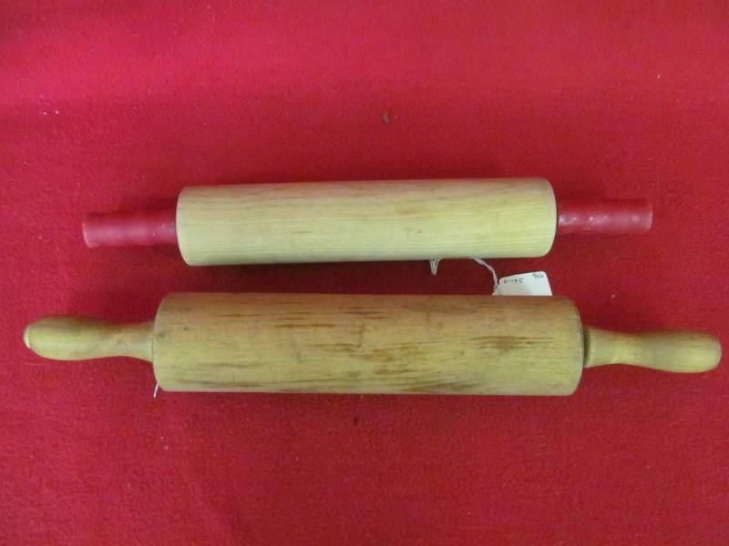 lot 101 image: 2 Vintage rolling pins