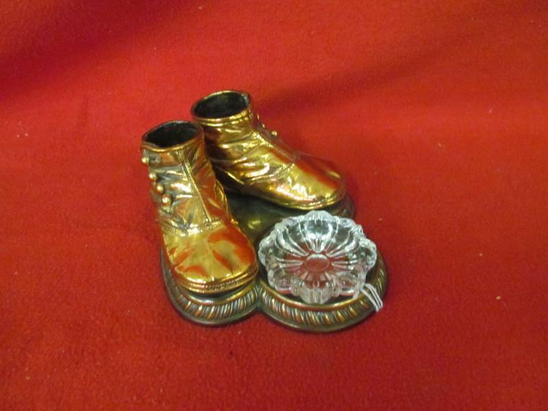 lot 116 image: ash tray with bronze baby shoe