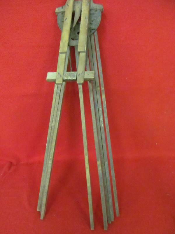 lot 146 image: Vintage wall mount clothes dryer