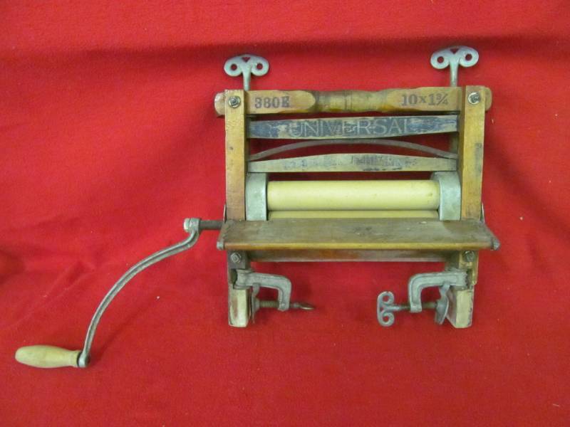 lot 149 image: Universal 3080 E washer wringer attachment