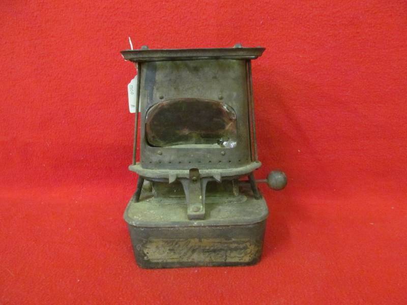 lot 174 image: Vintage heaterToasterIron Kerosene