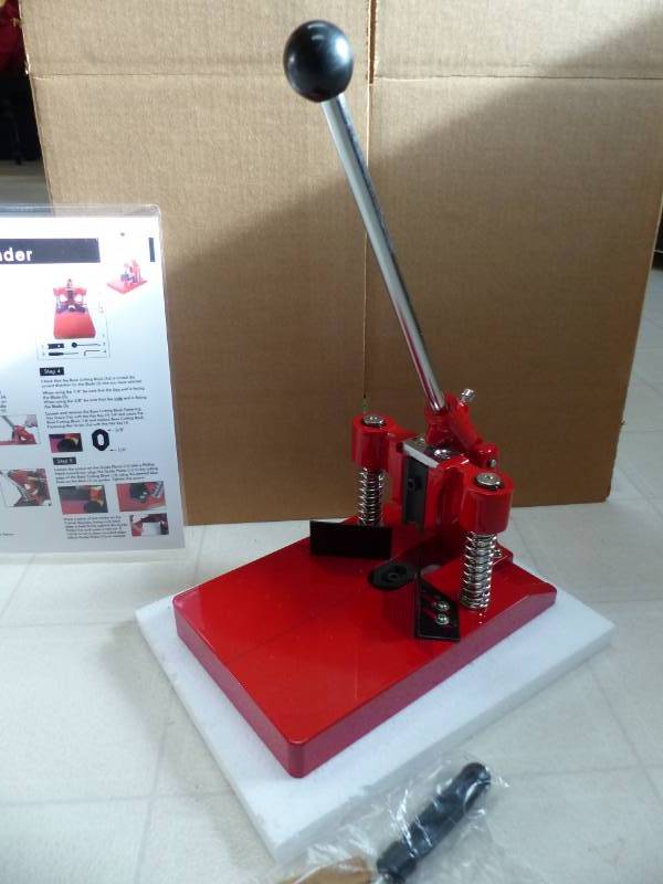 new corner rounder - used to cut business cards etc and round the corners