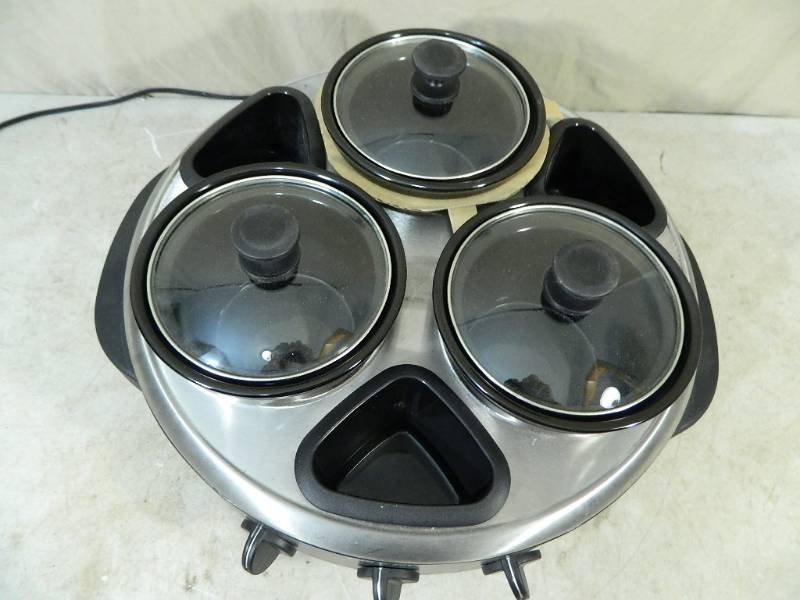 lot 140 image: New Crock Pot Triple Dipper