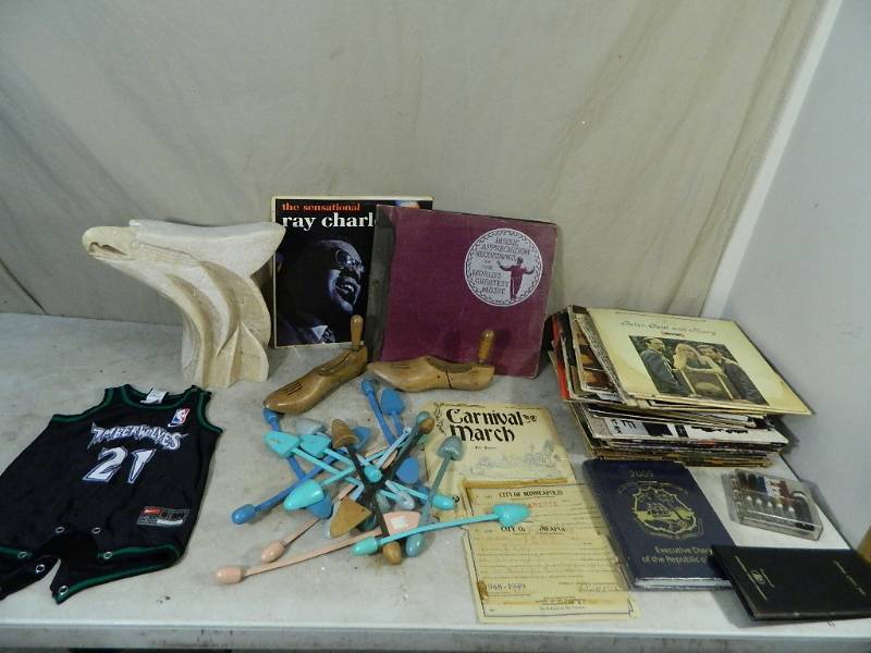 lot 150 image: Records, Statue, Collectibles