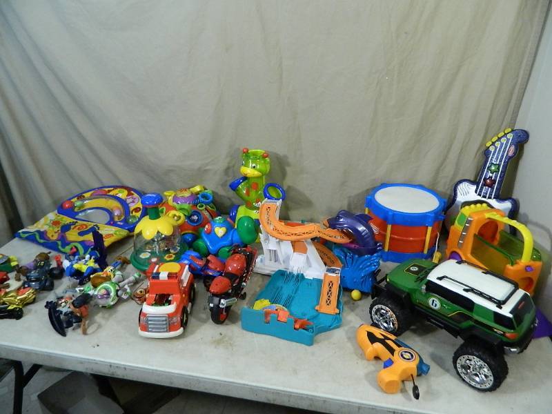 lot 161 image: Assorted Toys