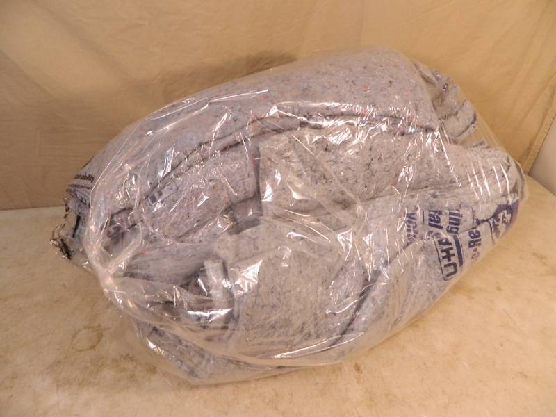 lot 47 image: New Moving Blankets