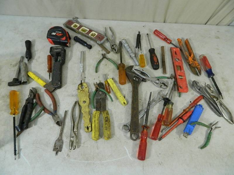 lot 70 image: Assorted Hand Tools
